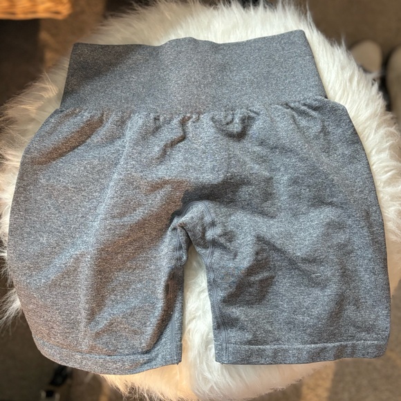 NVGTN Grey Scrunch Seamless Shorts - Picture 3 of 3